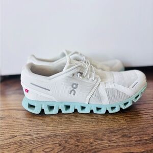 **SOLD** On Running Women’s Cloud Sneakers